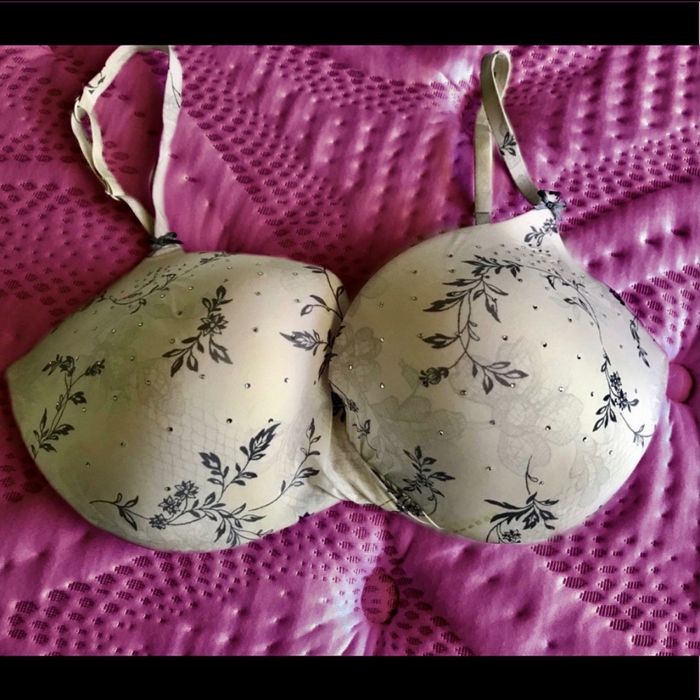 "Unforgettable" bra by Victoria's Secret 💜